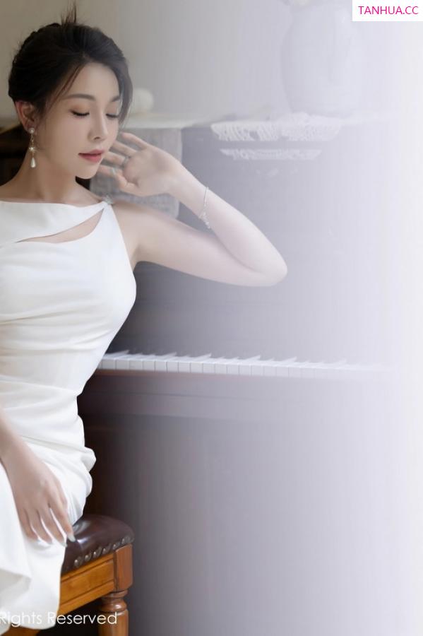 陈芝 芝芝Booty [XiuRen]高清写真图 2023.07.28 No.7155 徐莉芝Booty 长裙美腿第12张图片